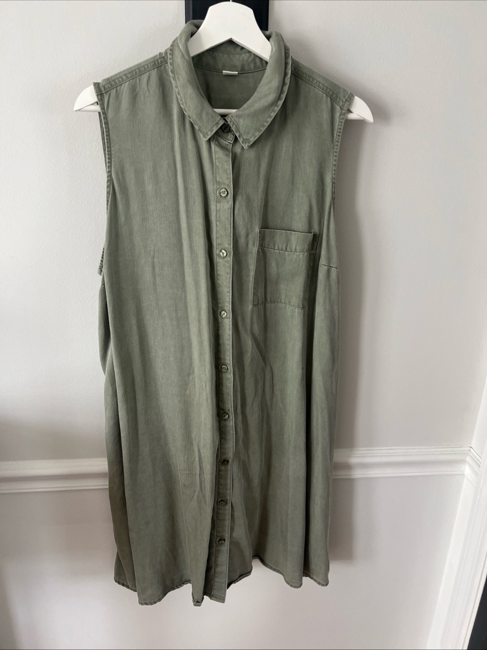 Old Navy Olive Sleeveless Button-Front Midi Dress